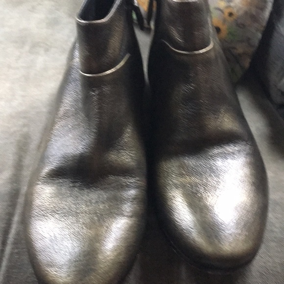 ColeHaan metallic low leather boots. Awesome 🐨💕 - Picture 5 of 5